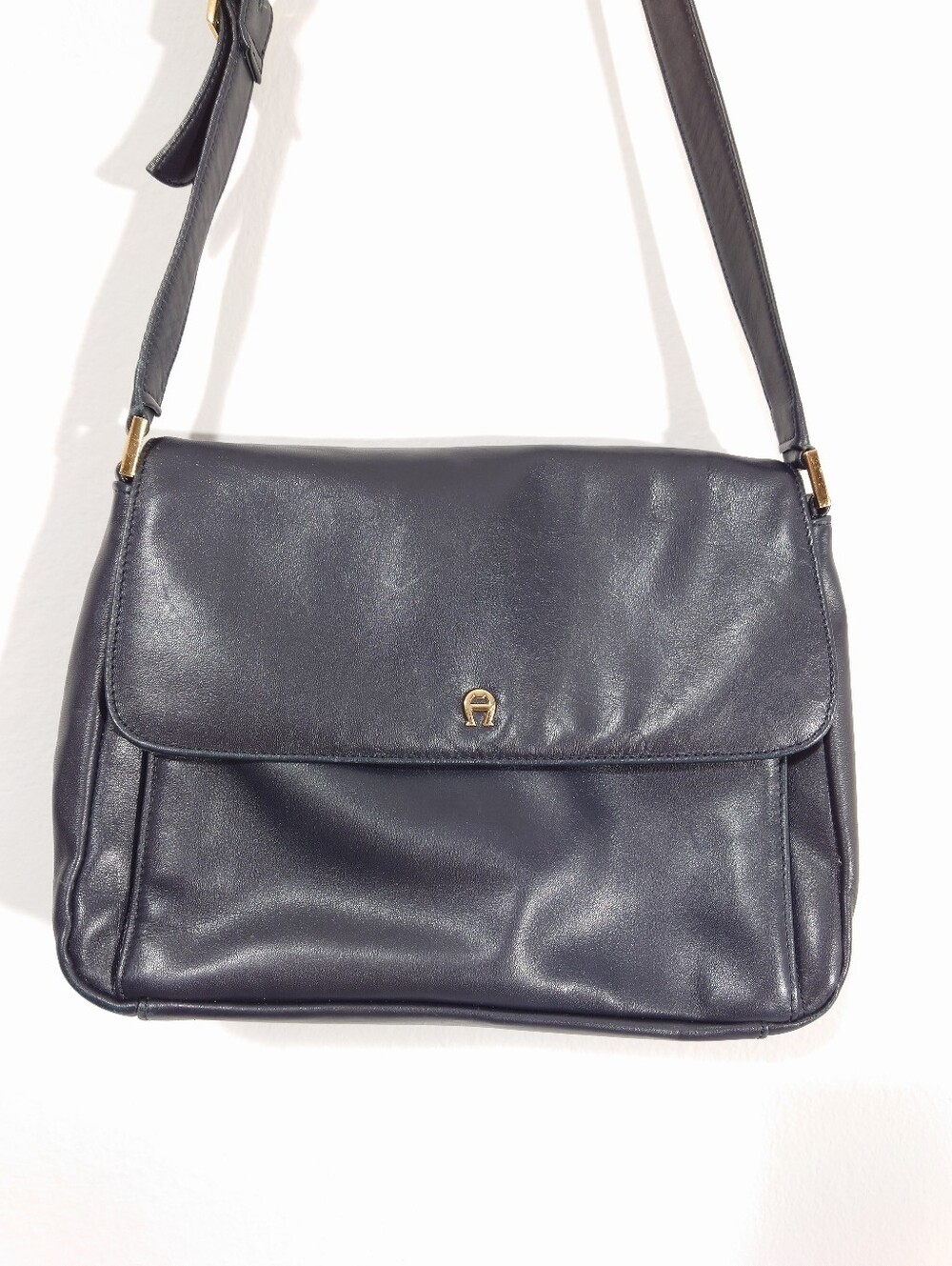 Vintage Etienne Aigner Navy Leather Shoulder Bag Organizer Purse Gold Hardware